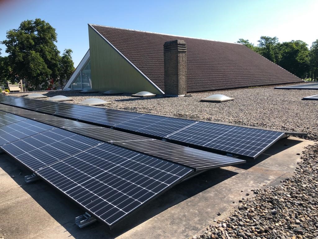 Zonnepanelen op plat dak